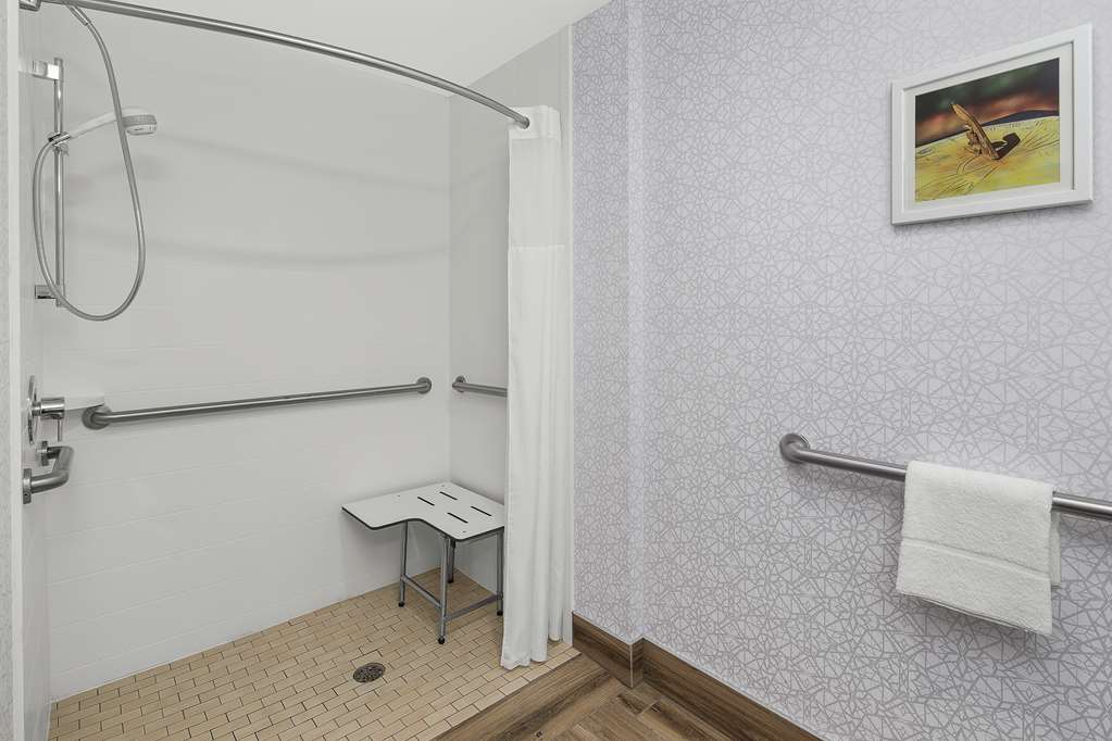 Guest room bath 