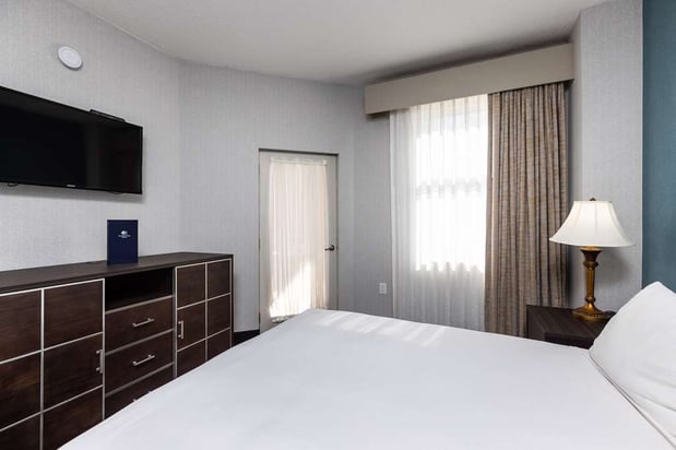 Images Inn at The Colonnade Baltimore - a DoubleTree by Hilton Hotel