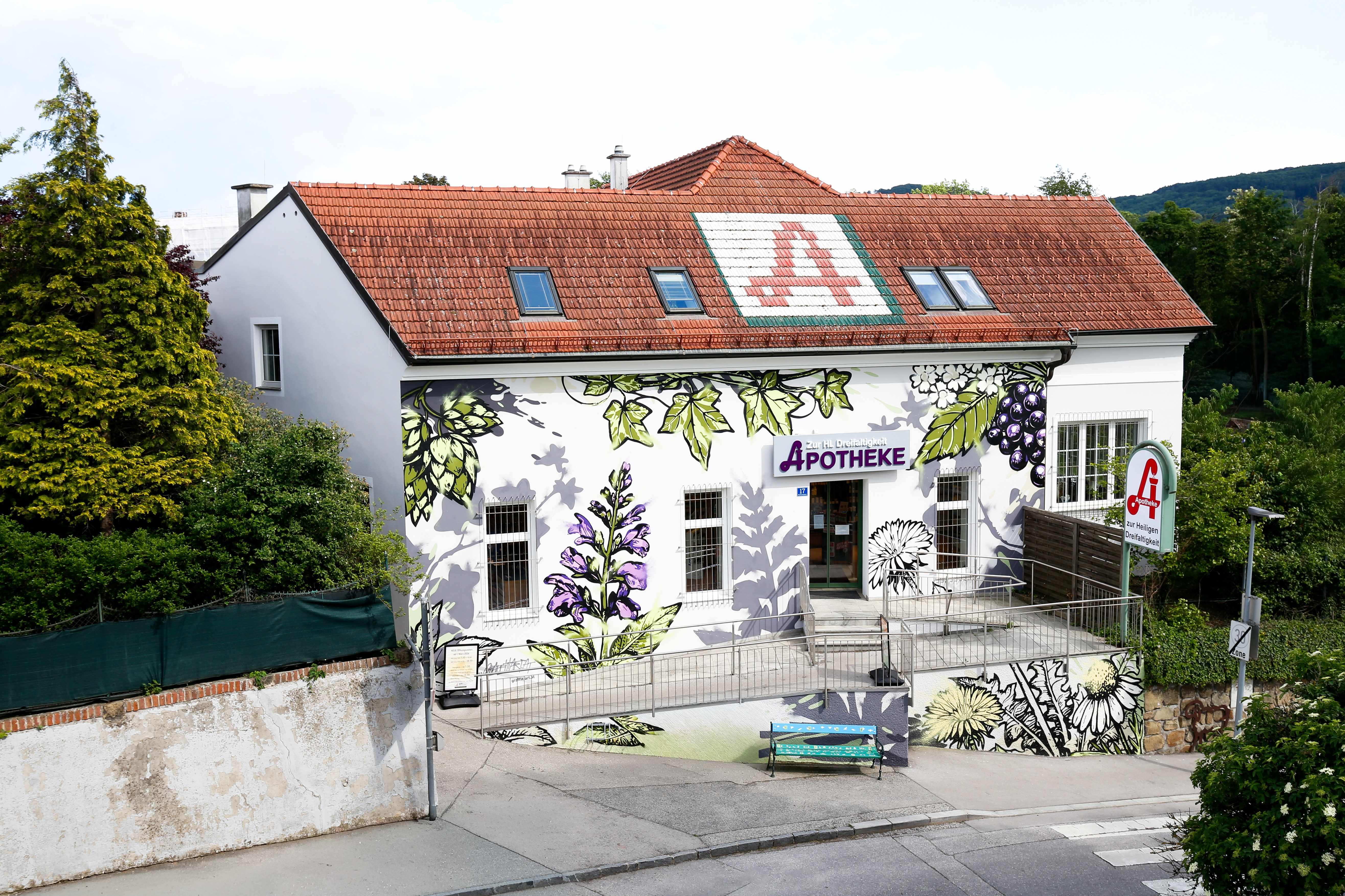 Bild 2 von Apotheke zur Heiligen Dreifaltigkeit Mag. pharm. Katrin Pfeifenberger e.U.