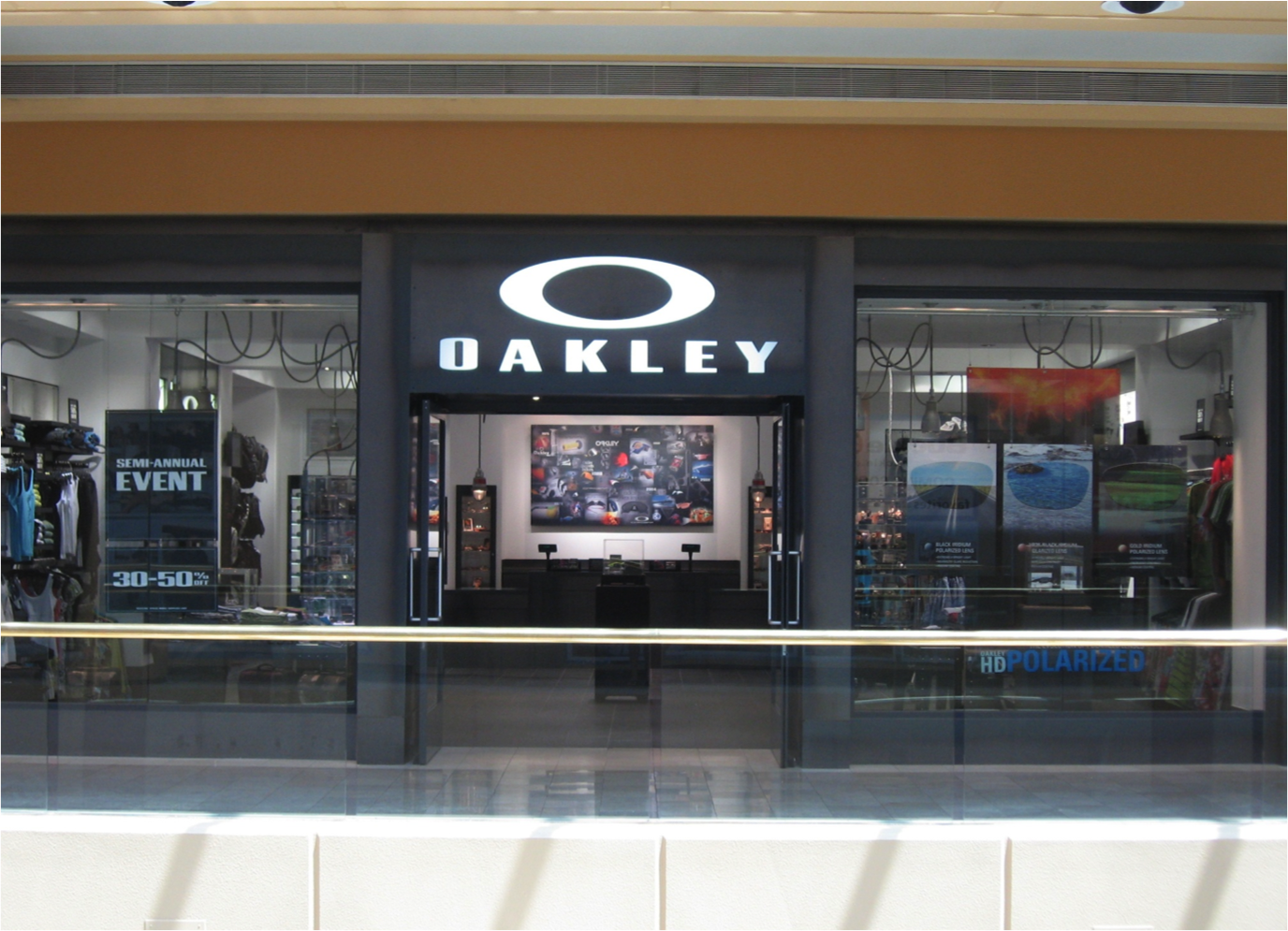 oakley store close to me