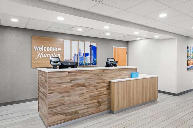 Images Hampton Inn & Suites Charlotte-Airport