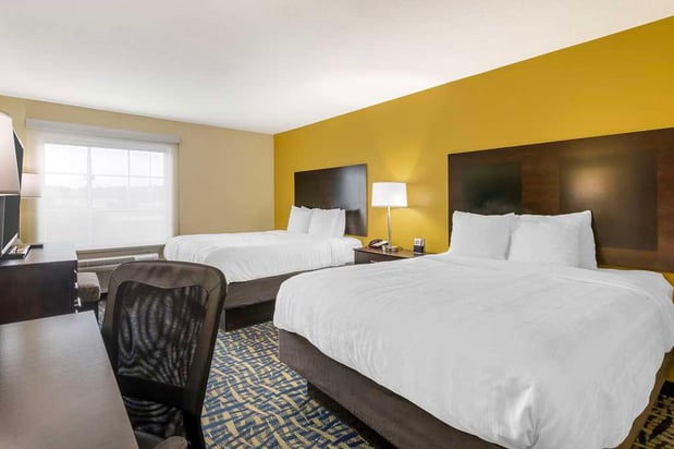 Images Best Western Plus Brunswick Inn & Suites