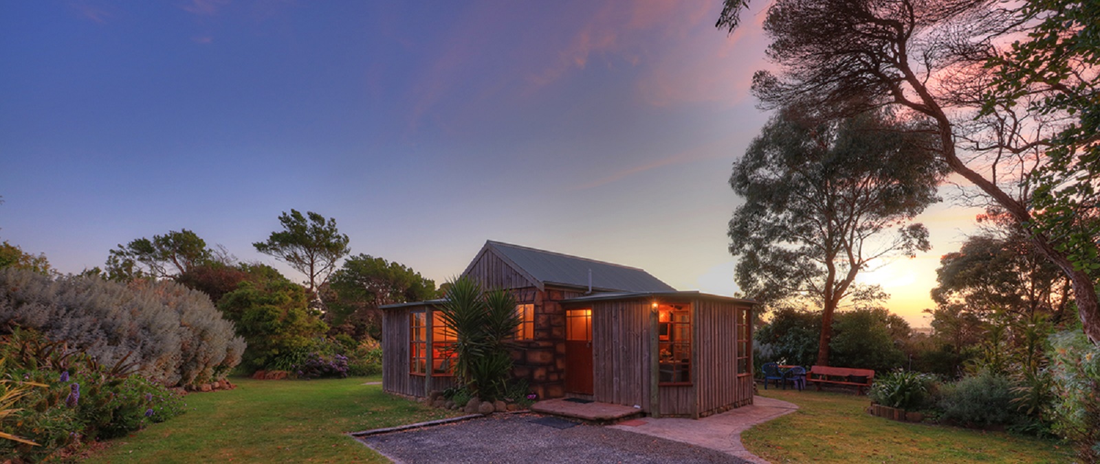 Images Stanley Lakeside Spa Cabins