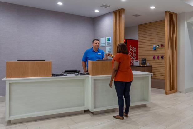 Images Holiday Inn Express & Suites Charlotte- Arrowood, an IHG Hotel