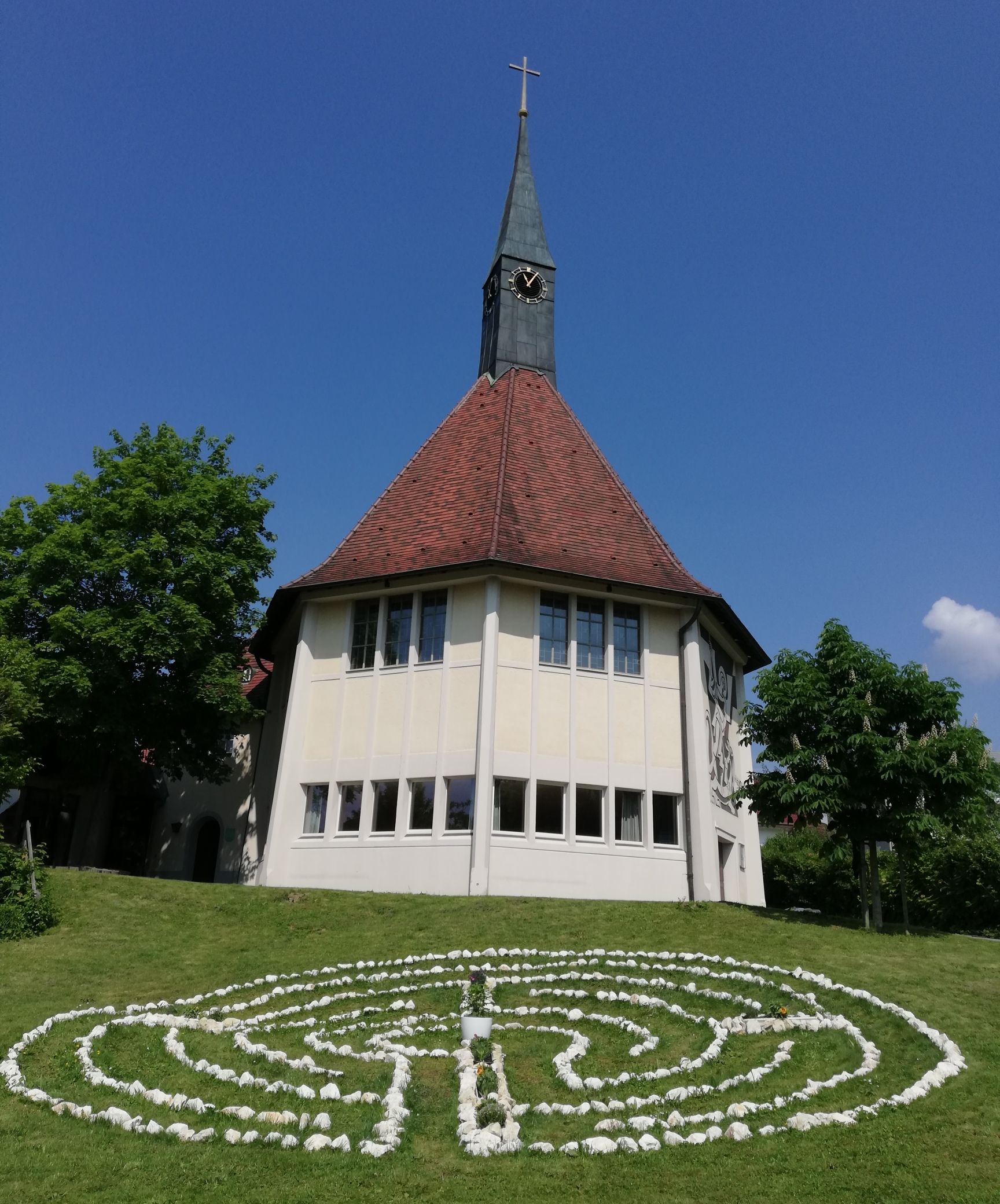 Jesus-Christus-Kirche - Evangelische Kirchengemeinde Rechberghausen, Horbenstraße 9 in Rechberghausen