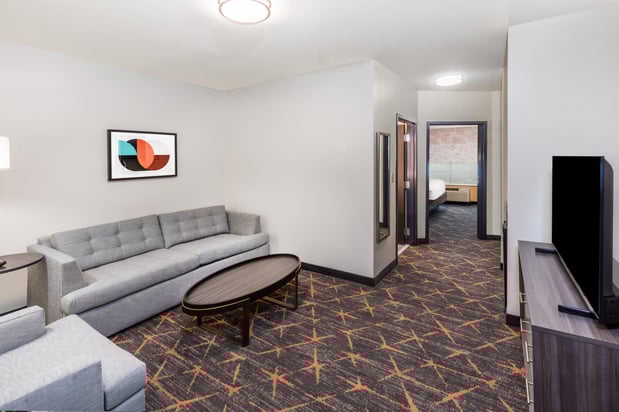 Images Holiday Inn & Suites Tulsa South by IHG