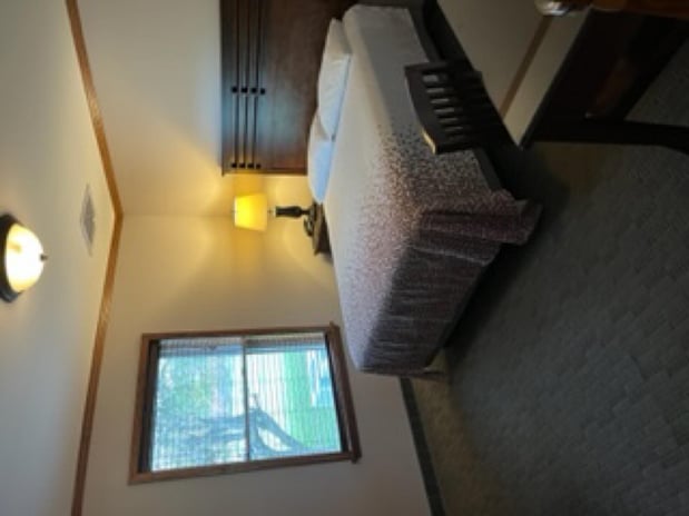 Images Redwood Inn & Suites