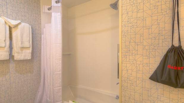 Images Holiday Inn Express & Suites Tulsa Midtown by IHG
