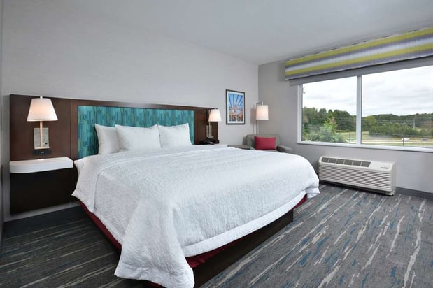 Images Hampton Inn & Suites by Hilton Charlotte North I 485