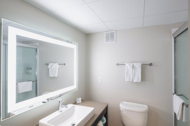 Images Holiday Inn Express & Suites Marquette by IHG