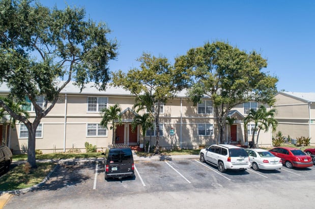 Images Oakwood Townhomes: Lake Worth FL Apartments