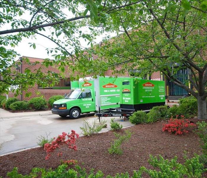 This photo shows a SERVPRO truck and power generation parked by a printing company in Washington D.C. We were pleased to have been able to travel on storm duty to participate in cleanup in our nation's capitol.