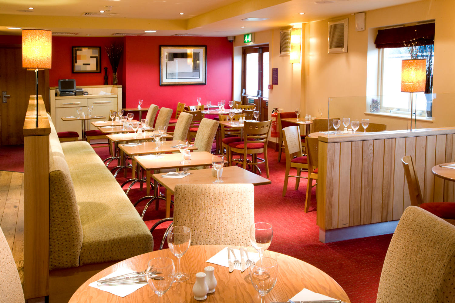 Thyme restaurant Premier Inn London Heathrow Airport (M4/J4) hotel Heathrow 08715 278510