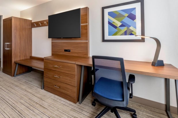 Images Holiday Inn Express & Suites Milwaukee – West Allis by IHG