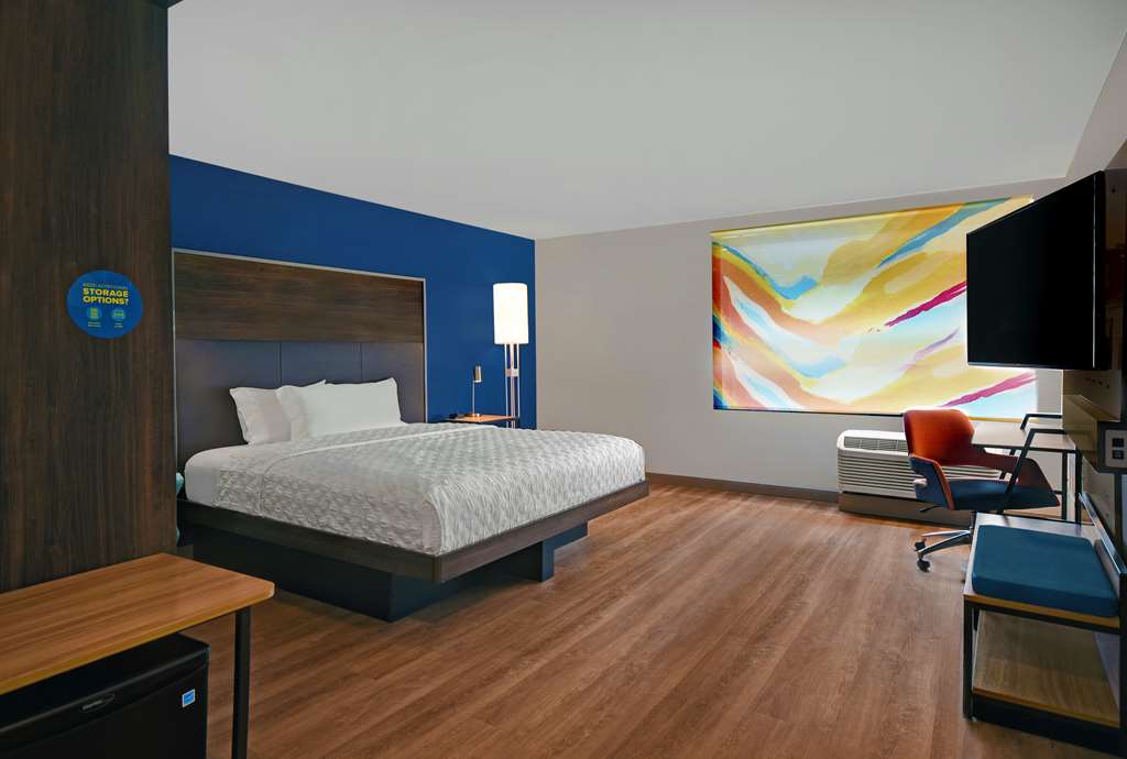 Guest room Tru by Hilton Monroe MI Monroe (734)777-2200