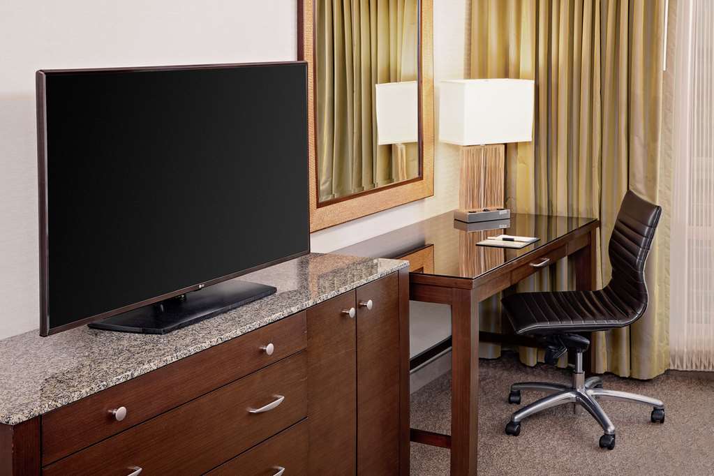 DoubleTree by Hilton Boston Bayside