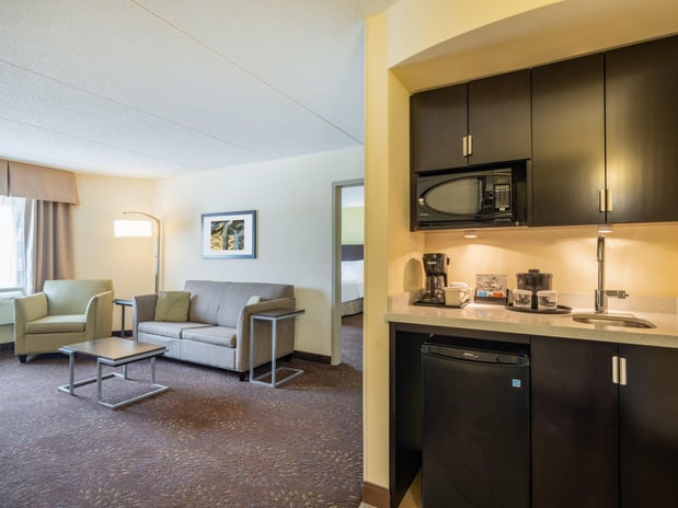 Images Holiday Inn Greensboro Coliseum by IHG
