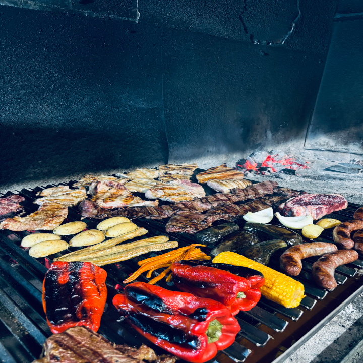 Images Tu Lugar Brasas y Tapas