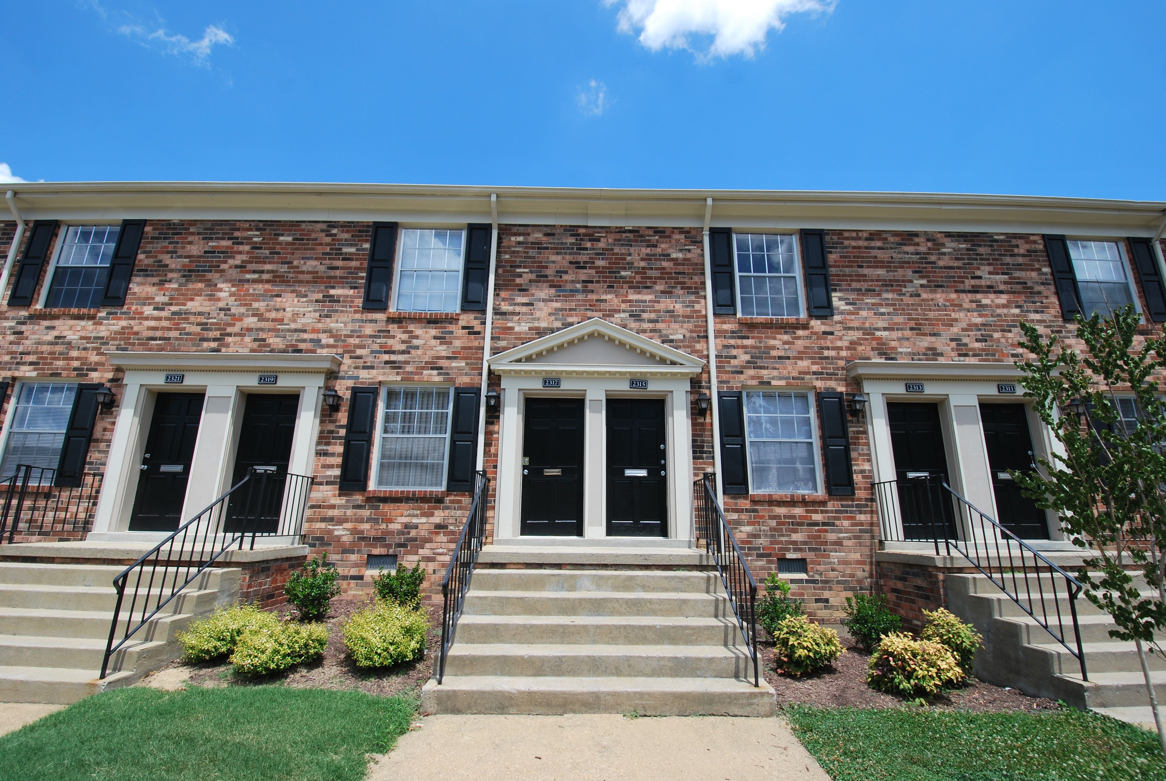 Foxchase/Brandywine Apartments Photo