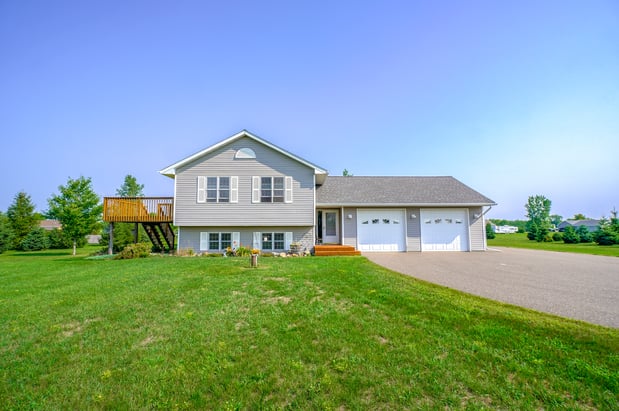 Images Jackie Kumm - Edina Realty - Real Estate Services in the St. Croix Valley