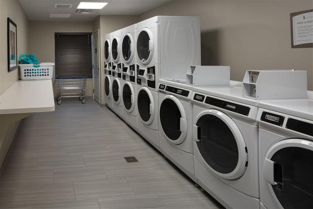 Images Staybridge Suites Phoenix – Biltmore Area by IHG
