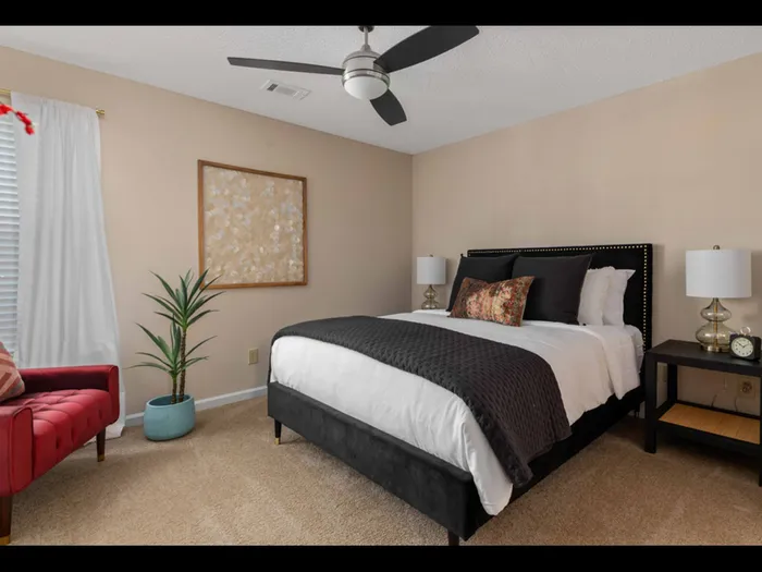 The Lakes Apartments Image