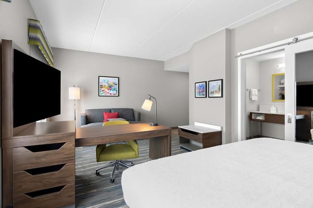Images Hampton Inn & Suites  Chicago Medical District UIC