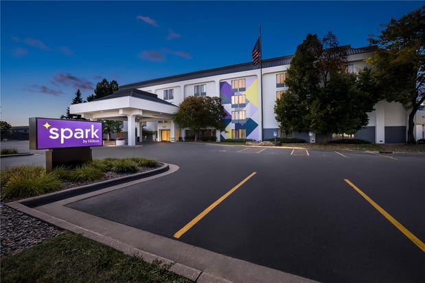 Images Spark by Hilton Green Bay