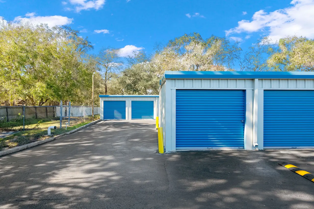 Storage facility with 24/7 access in Spring Hill, Florida