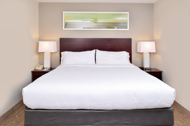 Images Holiday Inn Express & Suites Lafayette by IHG