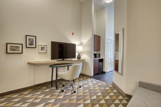Images Holiday Inn & Suites Madison West - Middleton by IHG