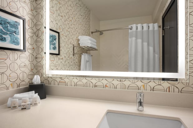 Images Holiday Inn Ontario by IHG
