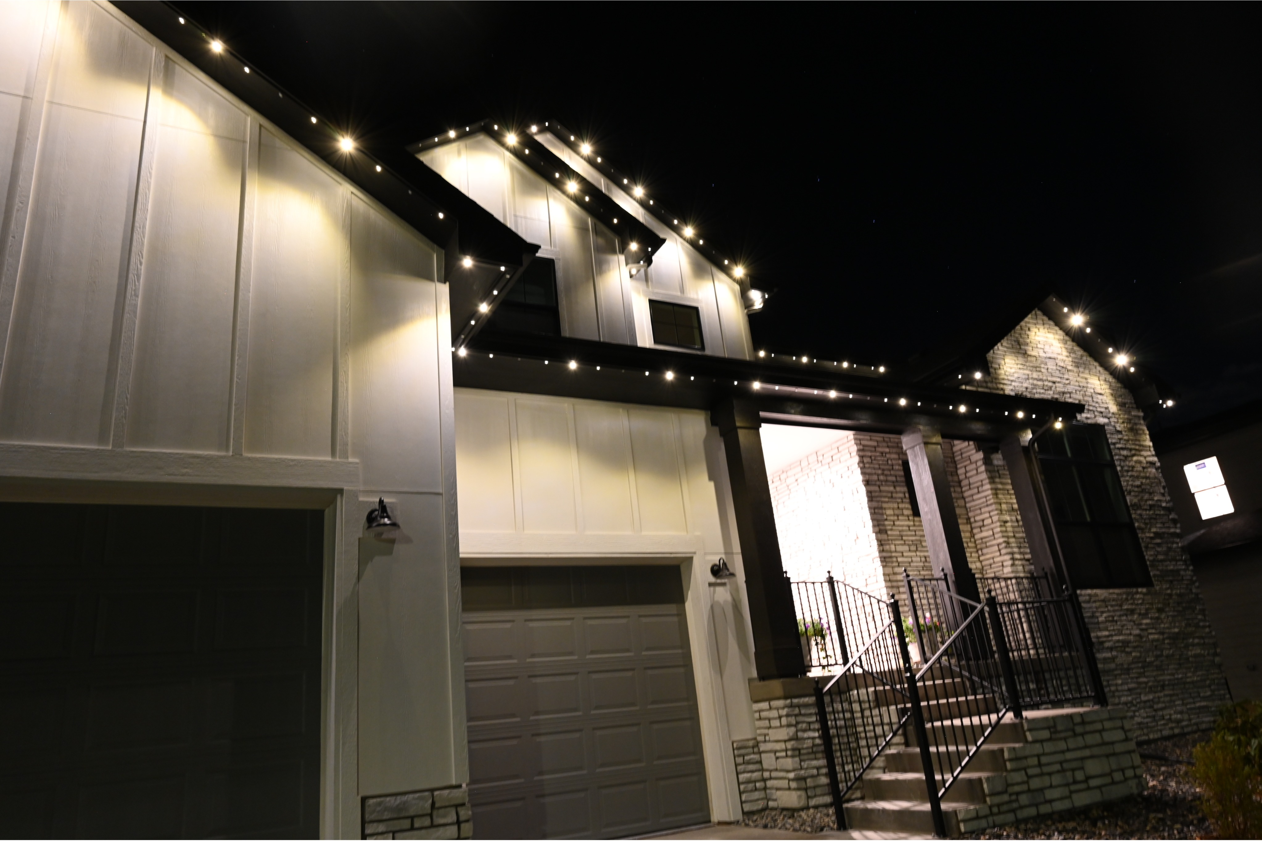 Shine permanent lighting accent lighting pattern