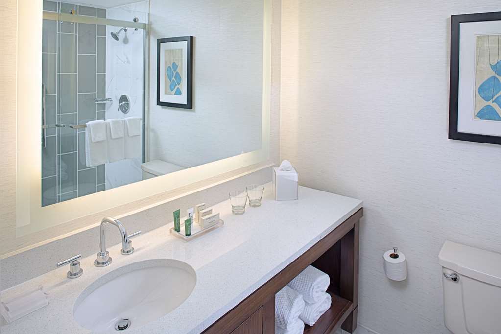 Guest room bath