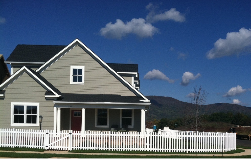 Williamsburg style vinyl fence