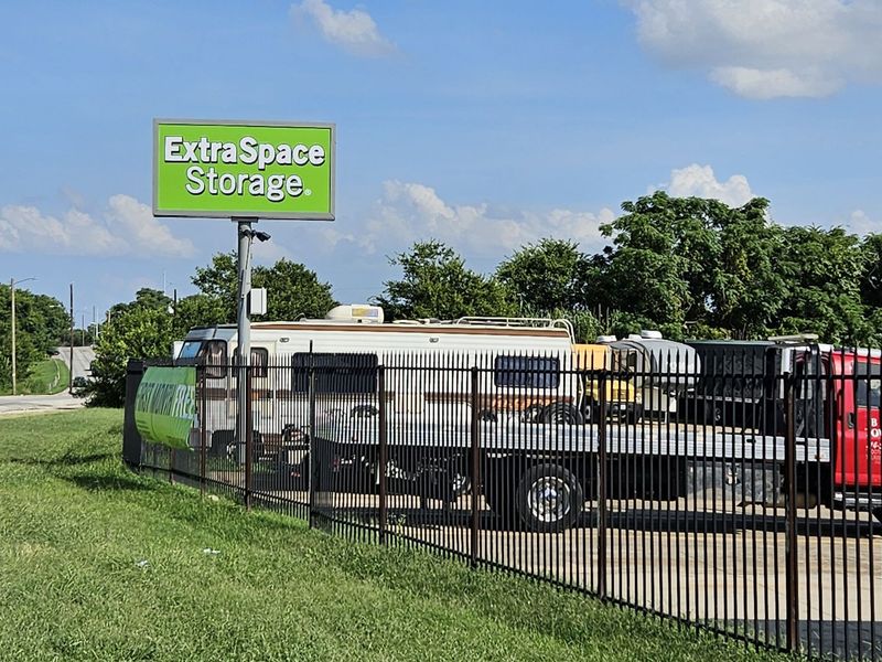 Images Extra Space Storage
