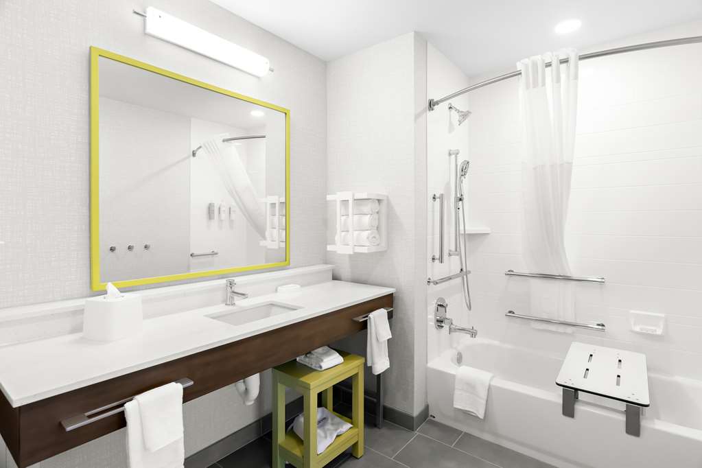 Guest room bath