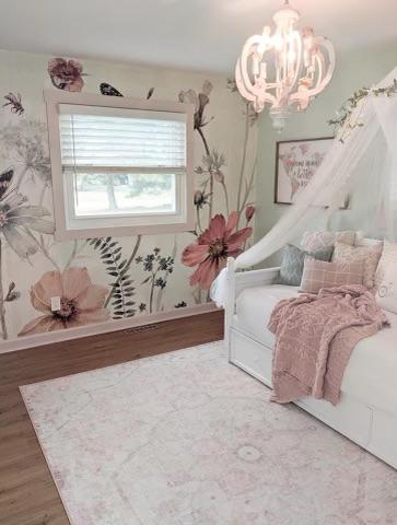 Allow natural light diffuse through your space with light filtering, cordless cell shades. The Budget Blinds of Rockwall, Terrell, and Greenville has a wide varieties of colors of sizes of cellular shades to suite your tastes.