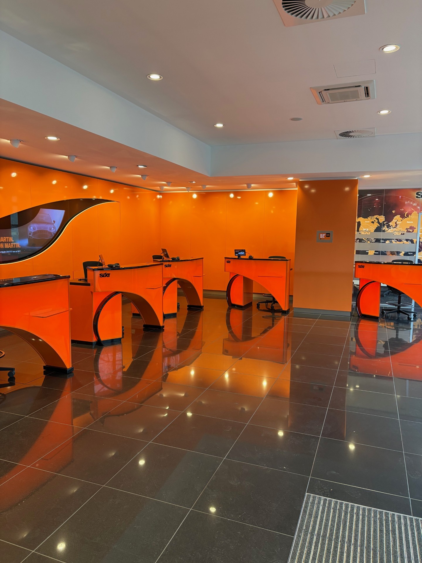 SIXT Auto- und Transportervermietung Essen Limbecker Platz, Ostfeldstr. 9 in Essen