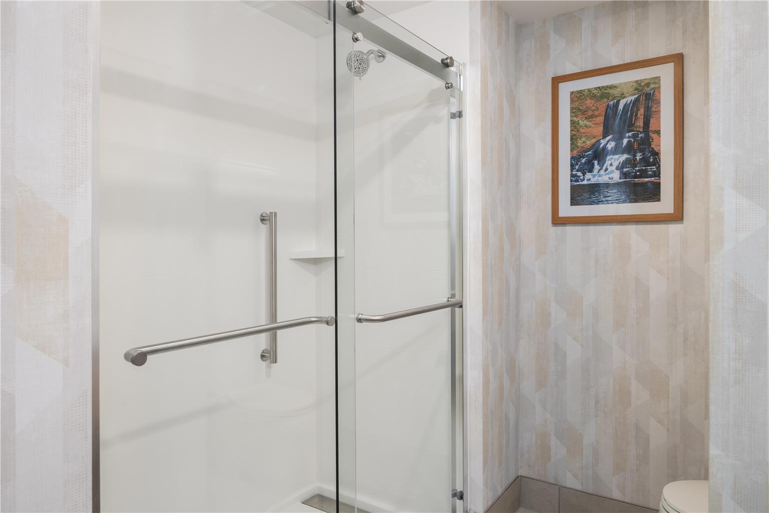 Guest room bath