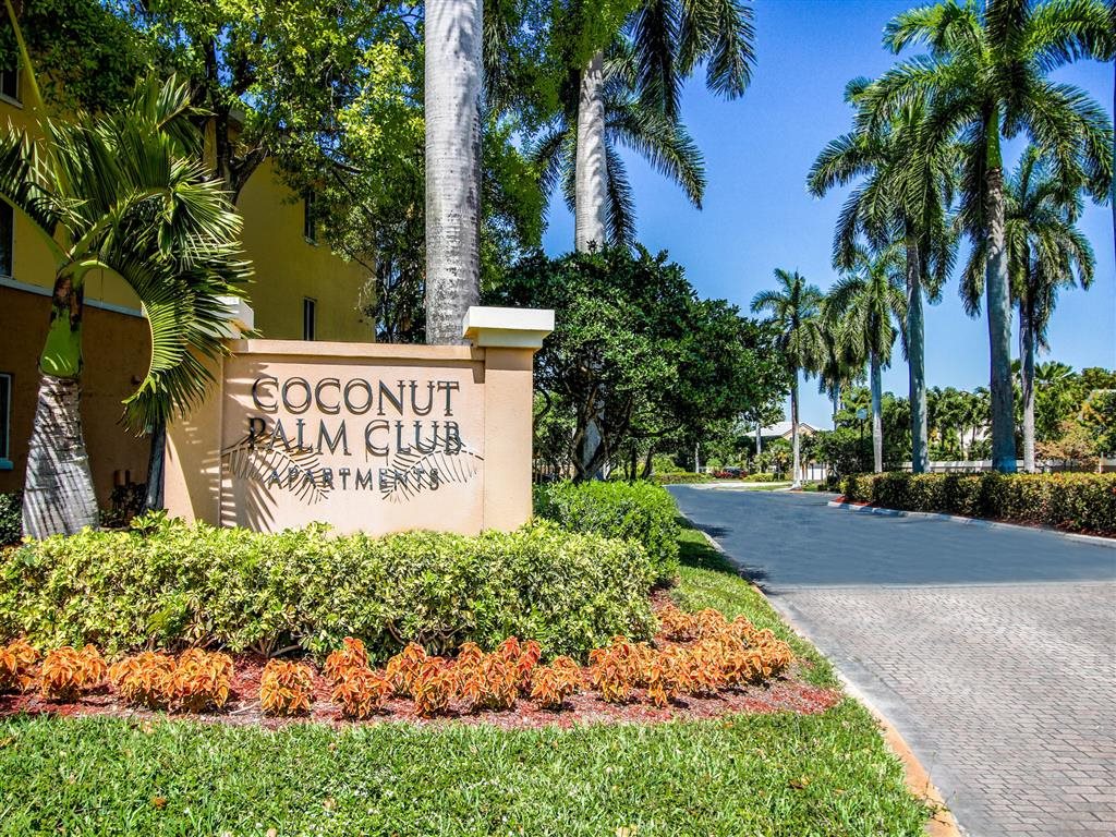 Coconut Palm Club Apartments Photo