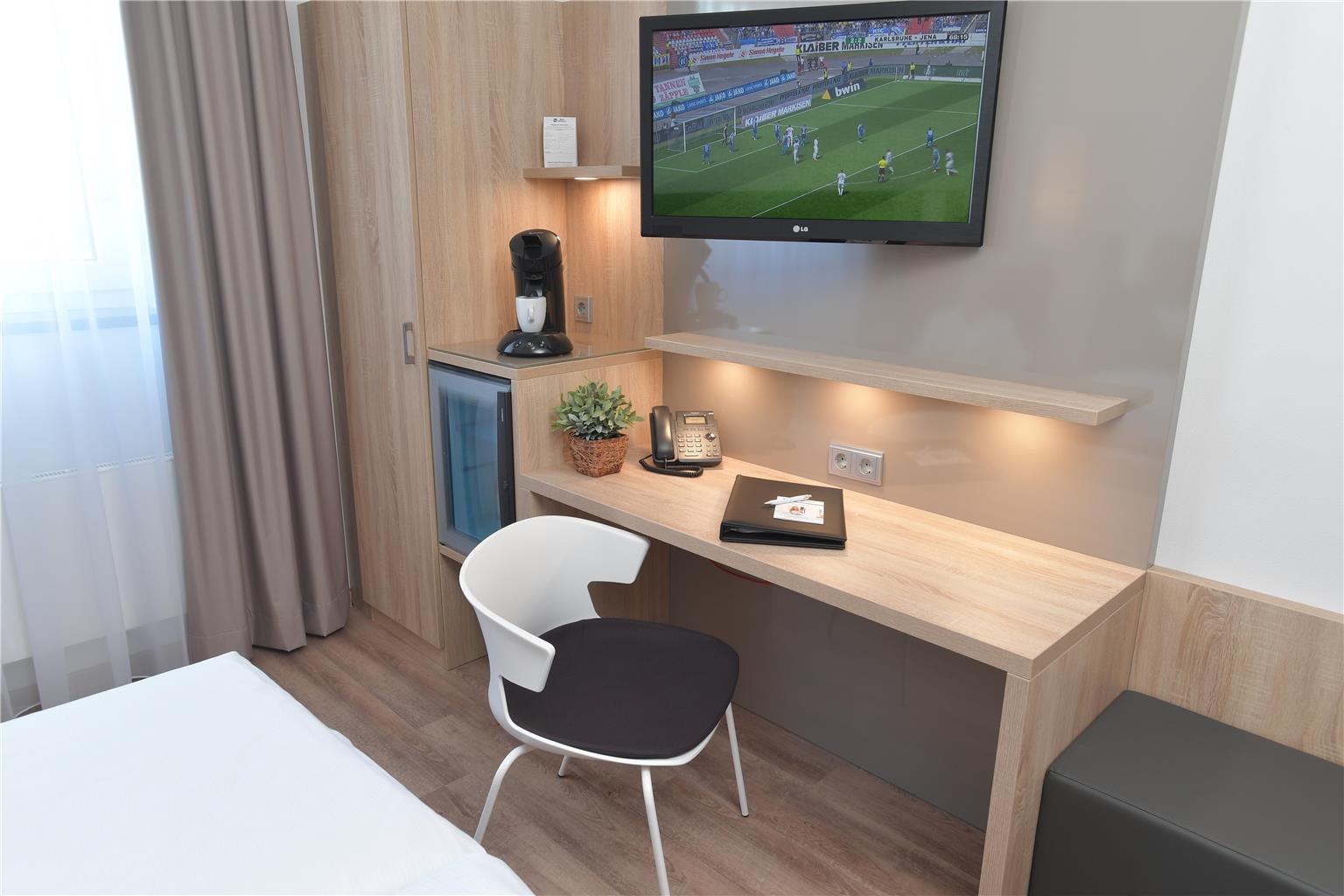 Best Western Queens Hotel Pforzheim-Niefern, Pforzheimer Strasse 52 in Niefern