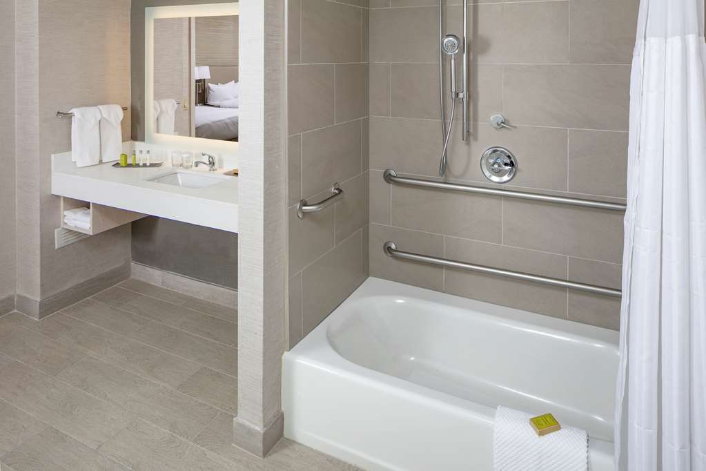 Guest room bath