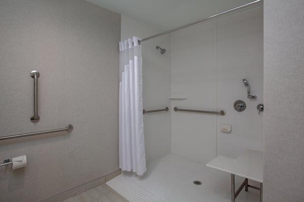 Images Holiday Inn Cleveland Clinic by IHG