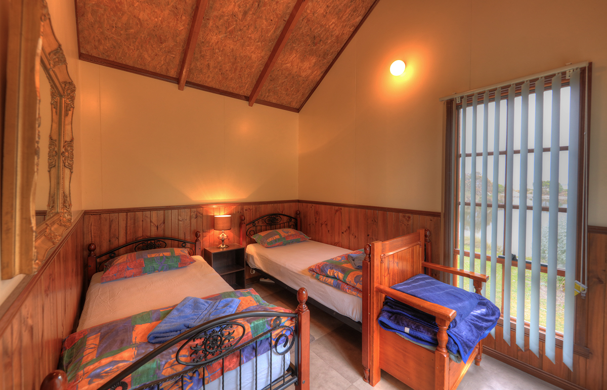 Images Stanley Lakeside Spa Cabins