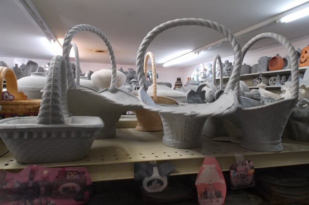 Images Marian's Gifts & Ceramics