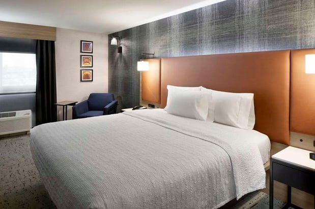 Images Hampton Inn Newark Airport