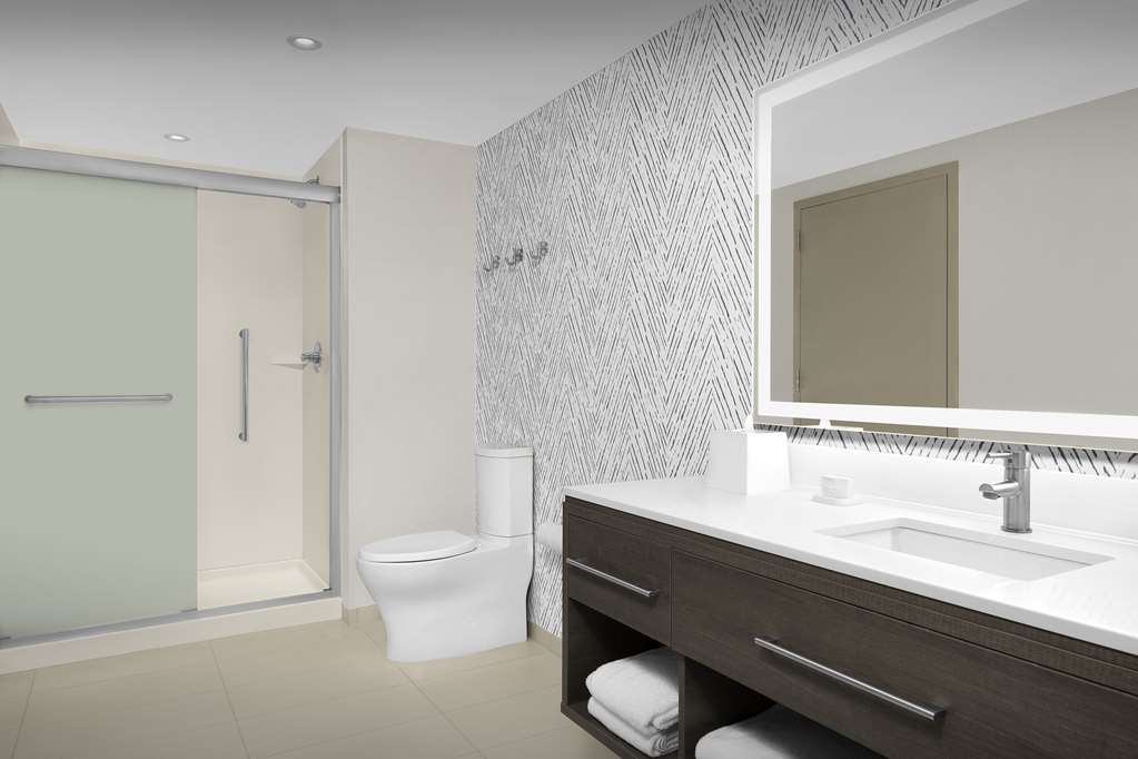 Guest room bath