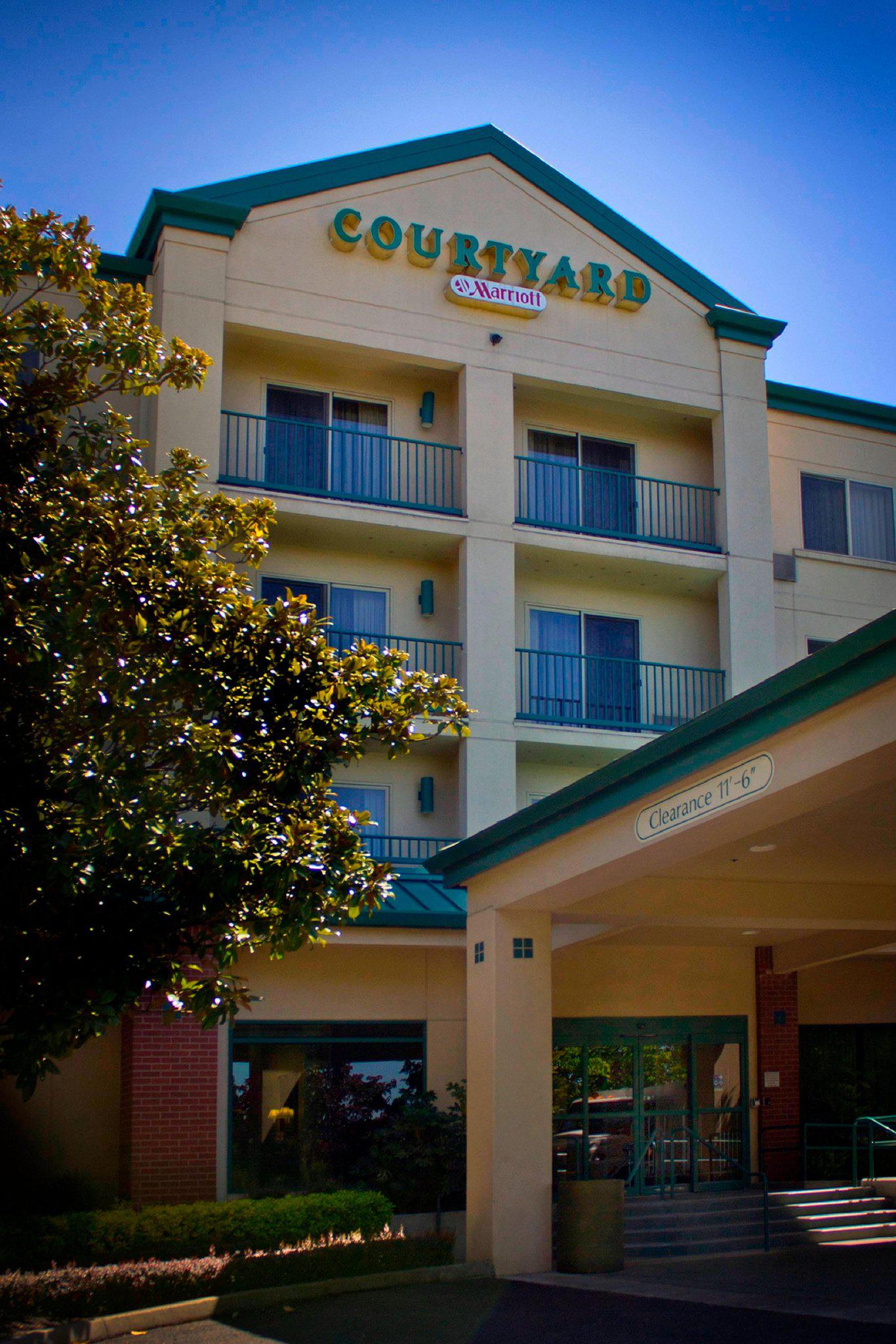 Courtyard by Marriott Portland Tigard Coupons near me in ...