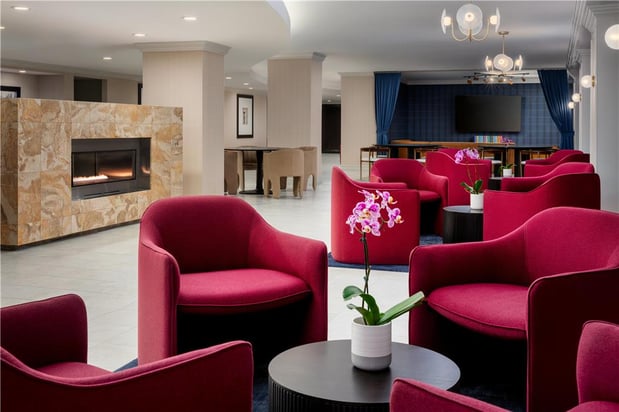 Images Hilton Orrington/Evanston